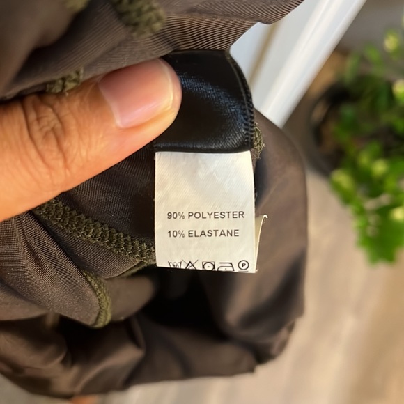 Bell bottom pants for yoga. With 2 side pockets to fit mobile easily. - Picture 4 of 4